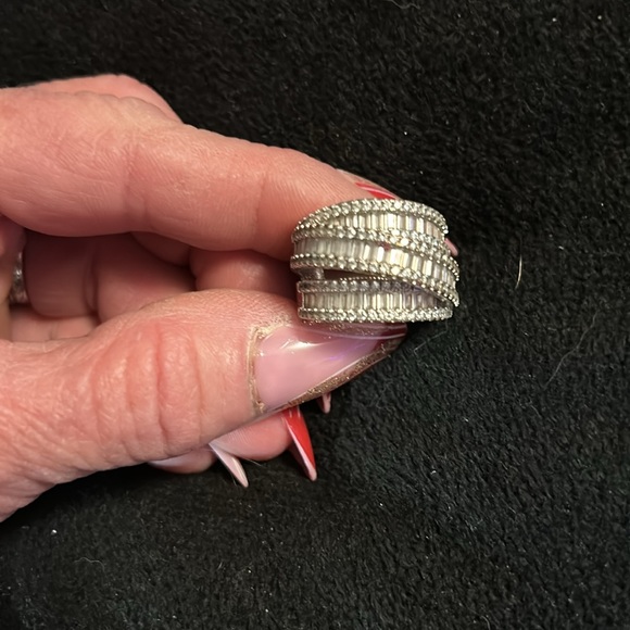 Ring - Picture 2 of 5